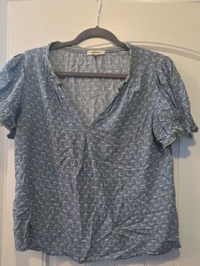 Max Studio Blue Paisley V-Neck Short Sleeve Blouse